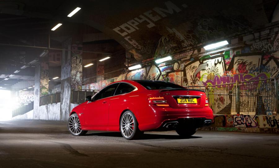  Mercedes-Benz C63 AMG Saloon 2013 года  (фото 15 из 22)